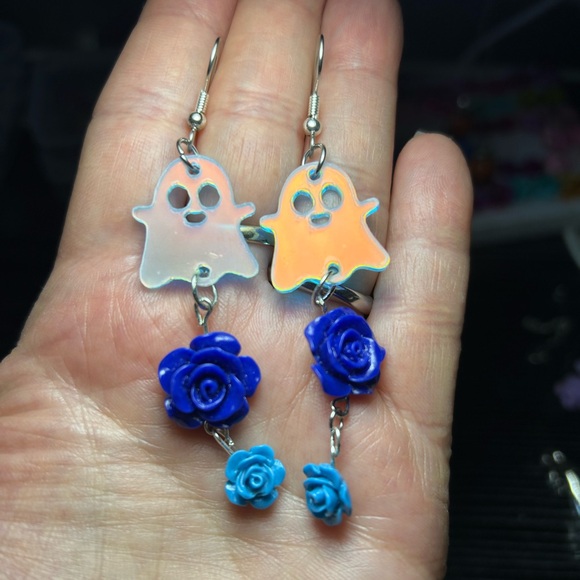 3/$25 Ghost Flowers Dangle Earrings - Picture 1 of 3